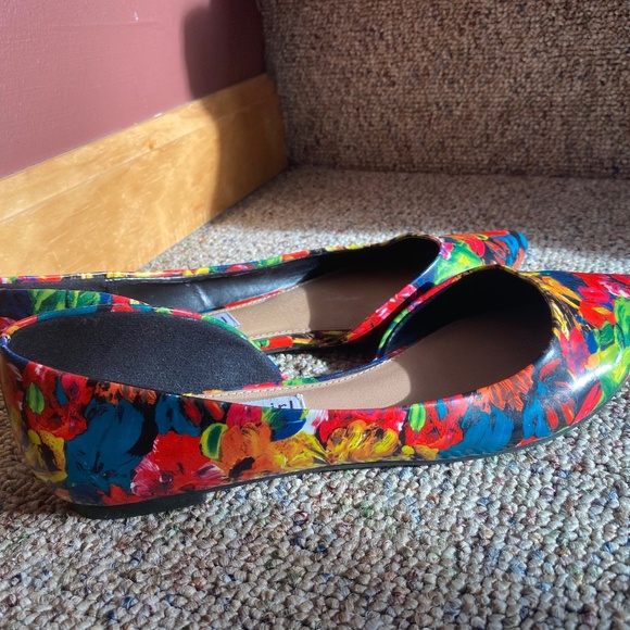 NWOT Madden Girl Flats 7 Summer Floral Flats Colorful Spring Bright Shoes Work - Picture 4 of 9